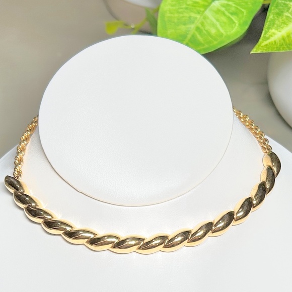Monet Jewelry - Monet Vintage Twist Front Design 18K Gold Plated Spiral Chain Link Necklace.